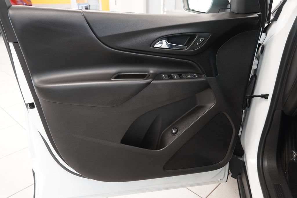 Used 2020 Chevrolet Equinox LT w/ Driver Convenience Package FWD image 18