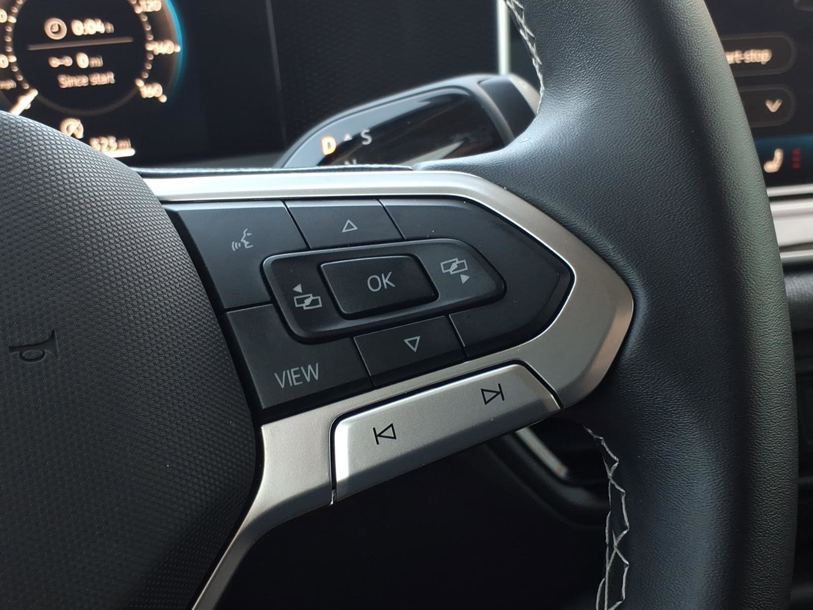 Certified 2025 Volkswagen Tiguan S FWD image 32