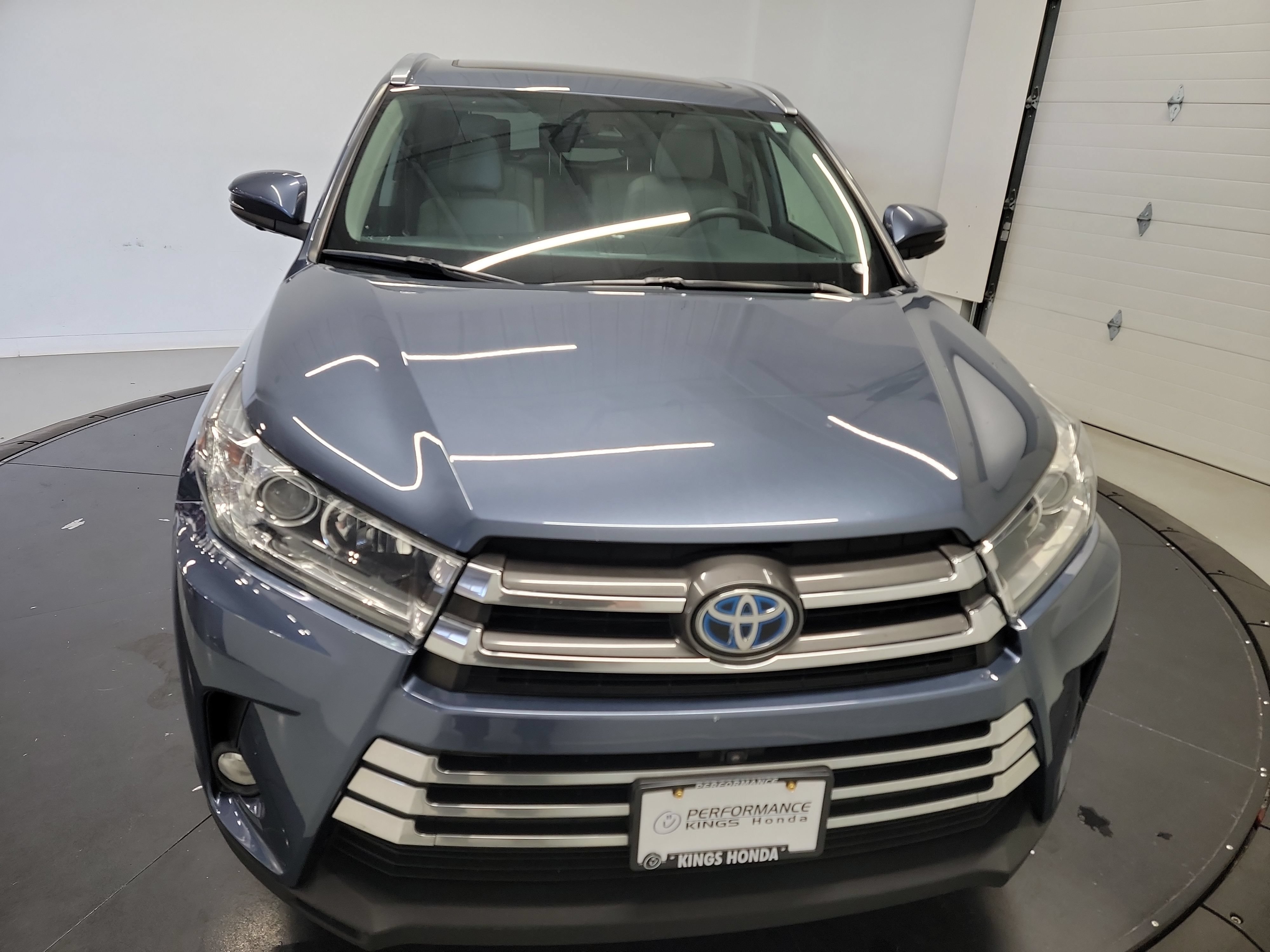Used 2018 Toyota Highlander Limited Platinum AWD/4WD image 2