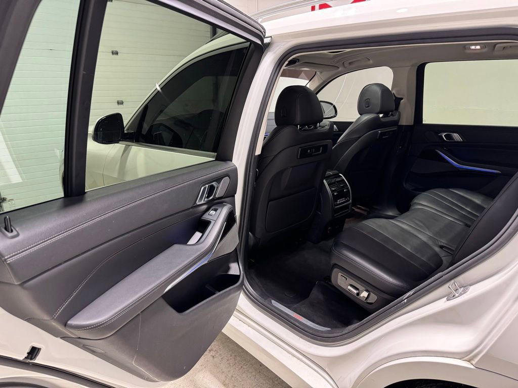 Used 2020 BMW X7 xDrive40i w/ Cold Weather Package image 28