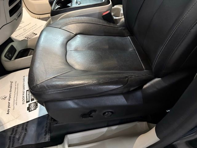 Used 2022 Chrysler Pacifica Touring-L w/ Uconnect Theater Family Group FWD image 21