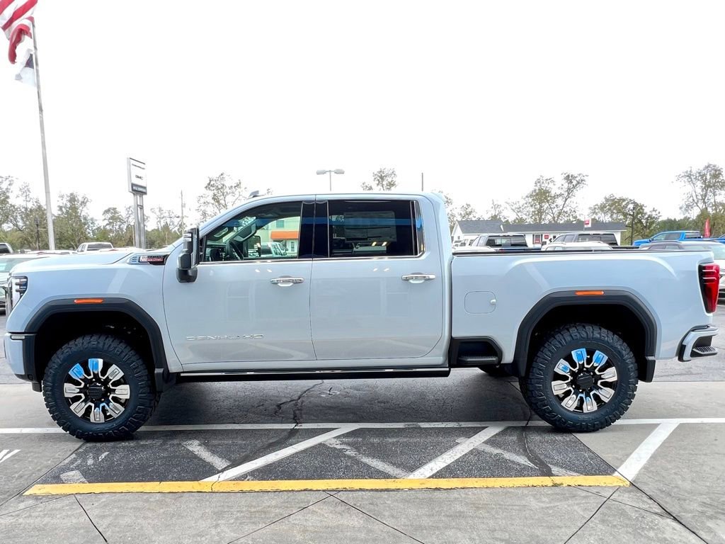 New 2026 GMC Sierra 3500 Denali w/ Denali Reserve Package image 5
