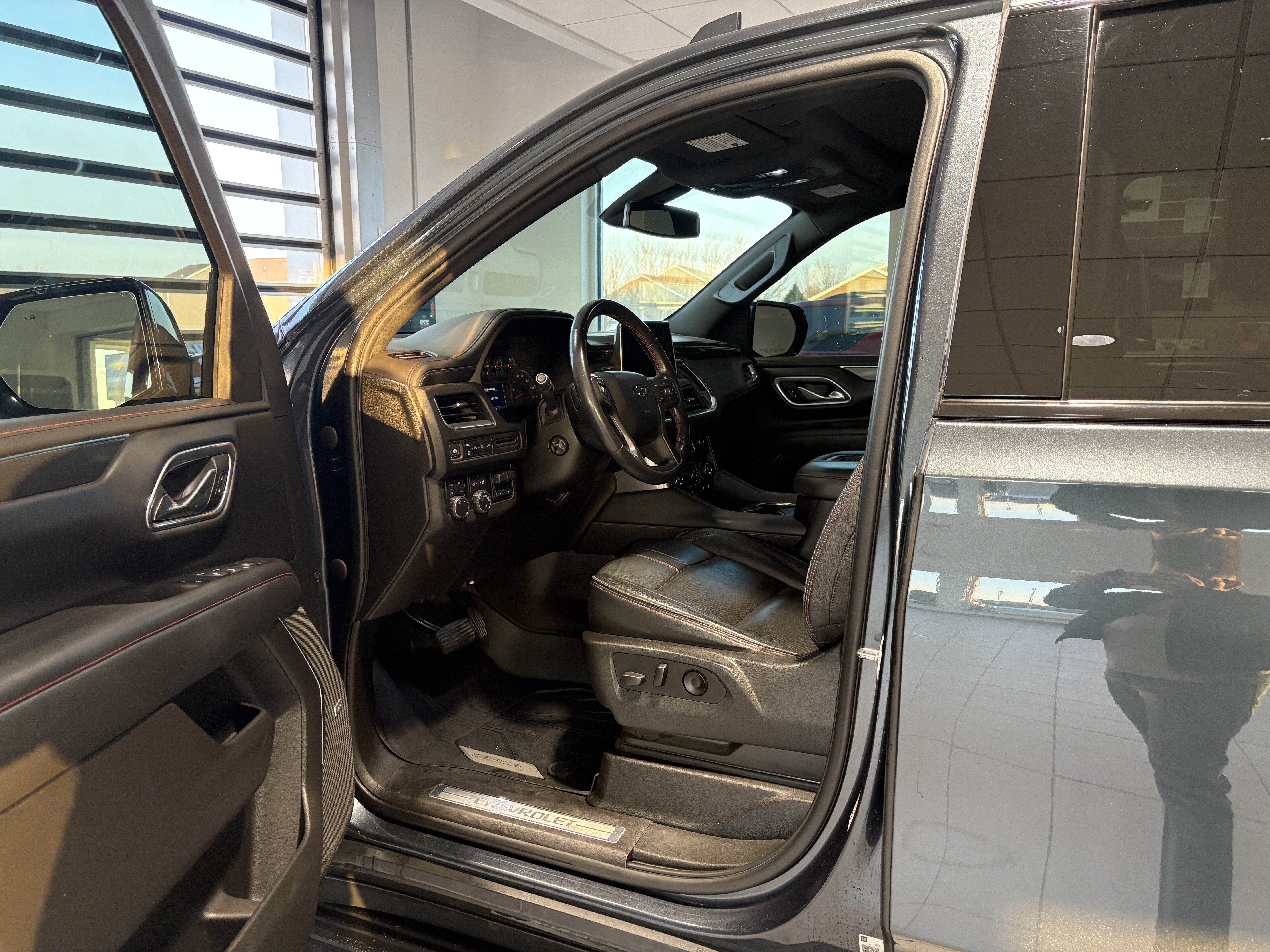 Used 2021 Chevrolet Suburban RST w/ Luxury Package image 10