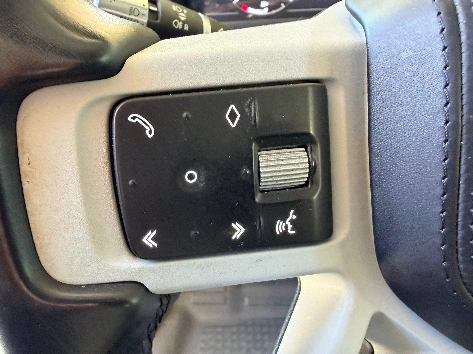 Used 2021 Land Rover Defender 110 X-Dynamic HSE AWD/4WD image 15