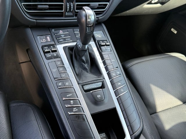Used 2021 Porsche Macan AWD/4WD image 22