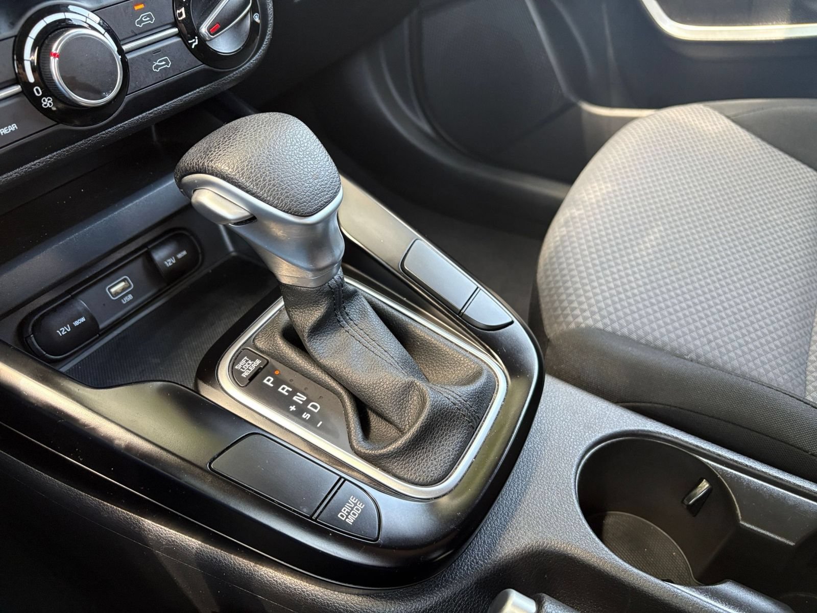 Used 2025 Kia Soul LX w/ LX Technology Package FWD image 39