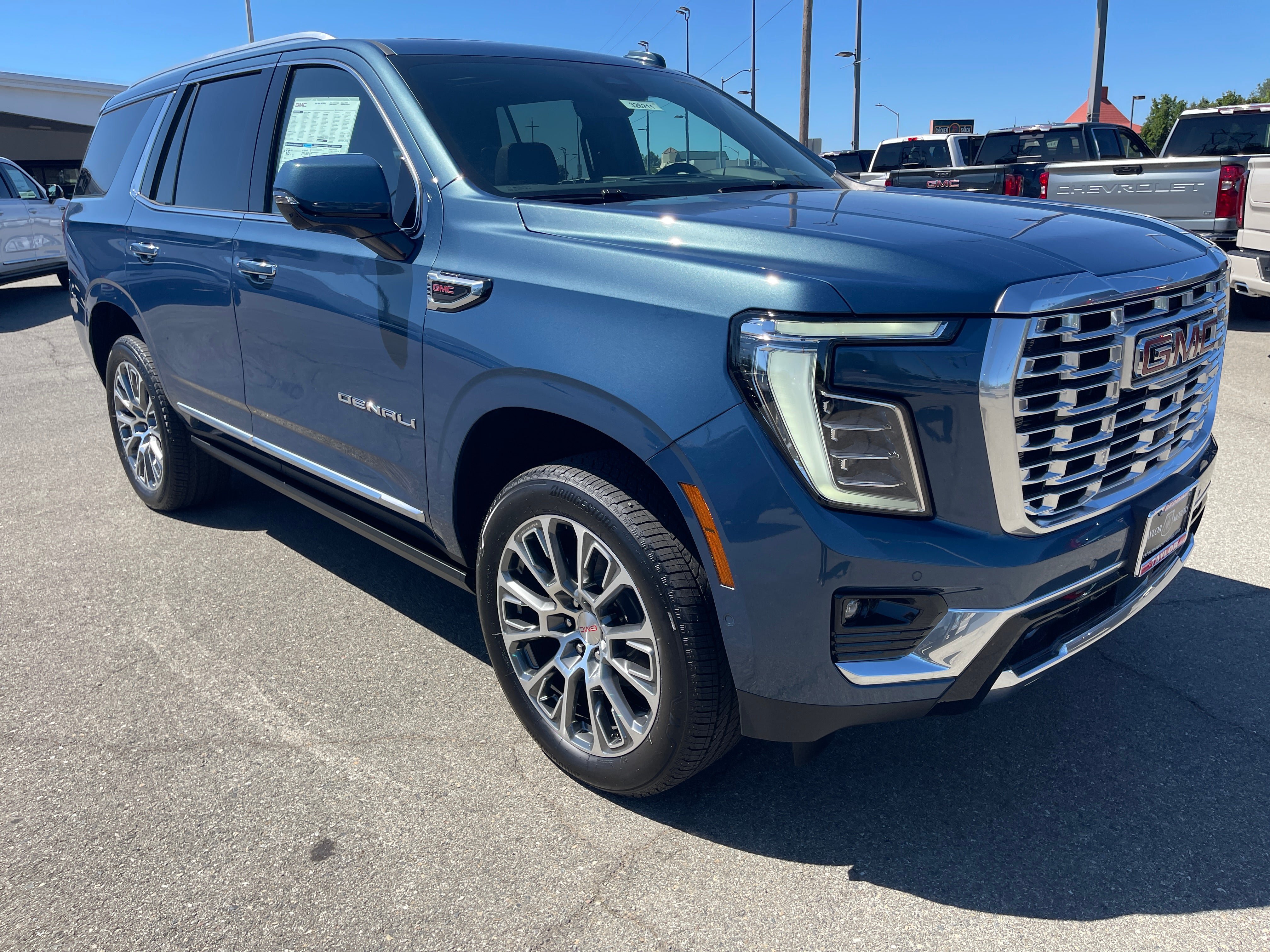 New 2026 GMC Yukon Denali w/ Denali Reserve Package AWD/4WD image 3