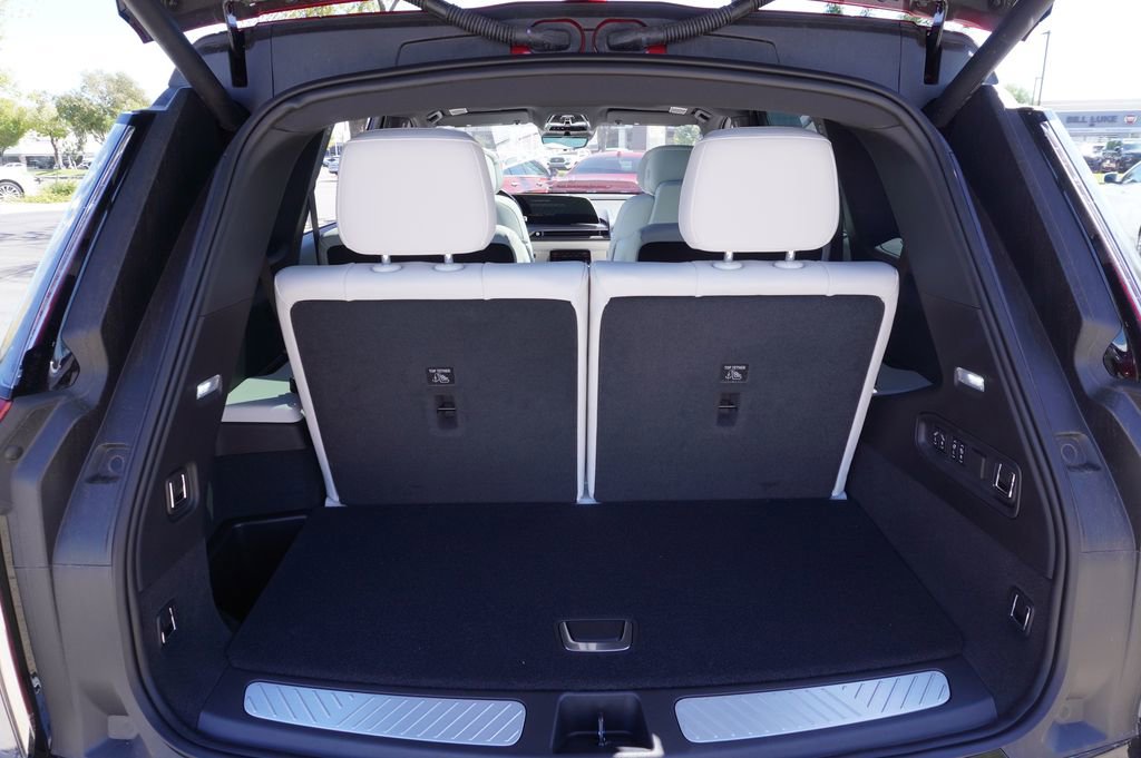 New 2026 Cadillac Vistiq Luxury AWD/4WD image 8