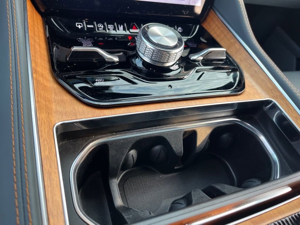 Used 2022 Jeep Grand Wagoneer Series III image 17