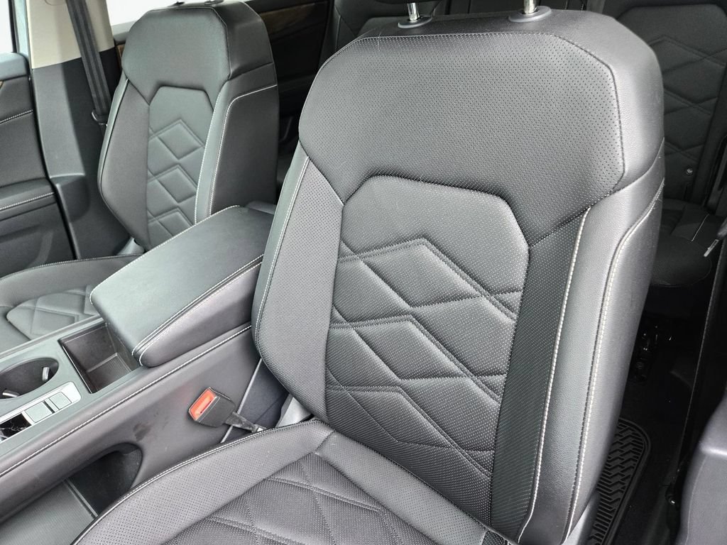 Used 2025 Volkswagen Atlas SE FWD image 16