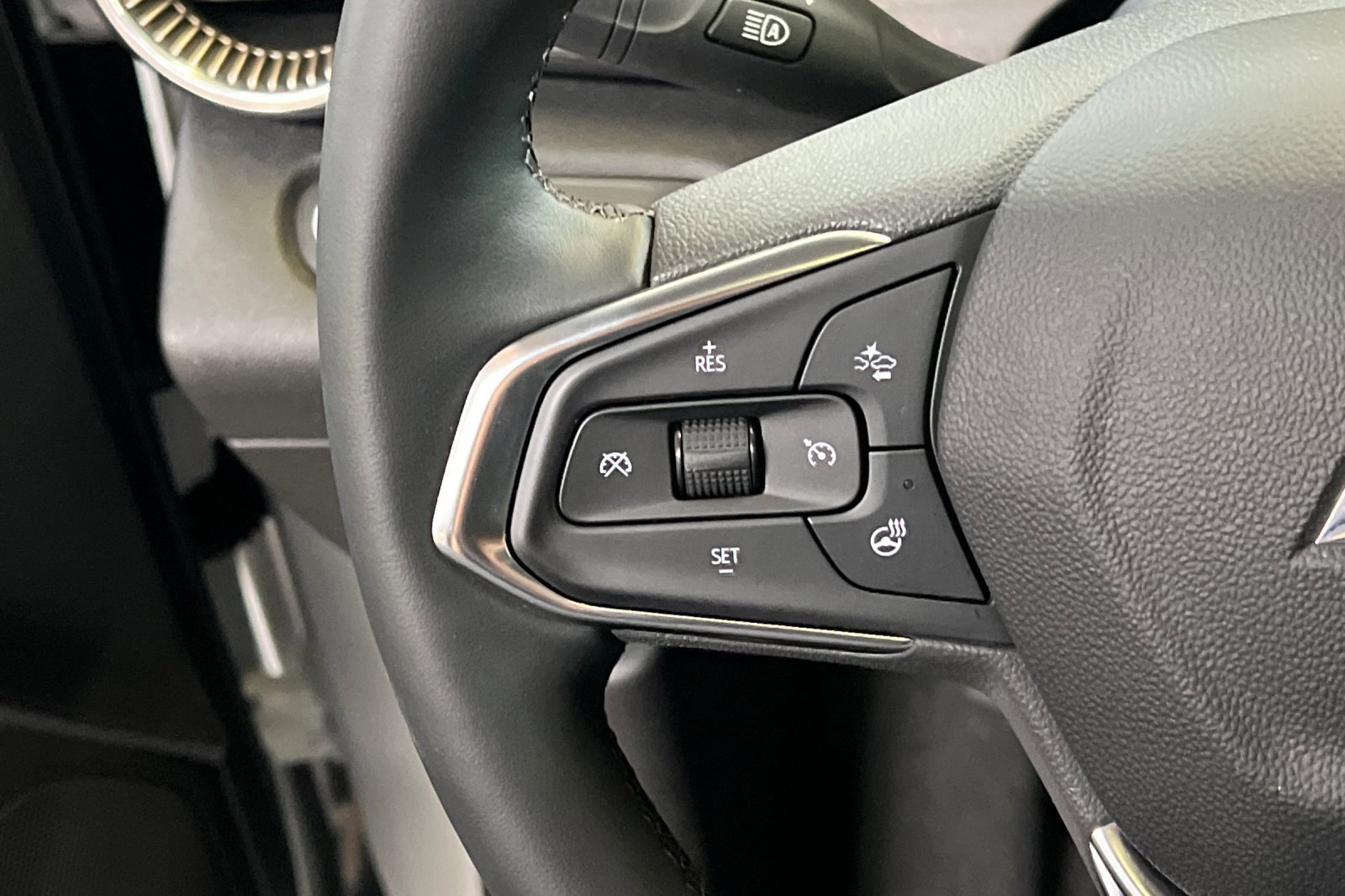 Used 2024 Chevrolet Trax ACTIV w/ Sunroof Package image 30