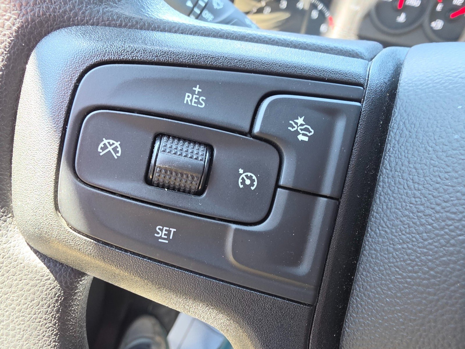 Used 2025 Chevrolet Silverado 1500 Custom Trail Boss w/ Dark Appearance Package AWD/4WD image 39