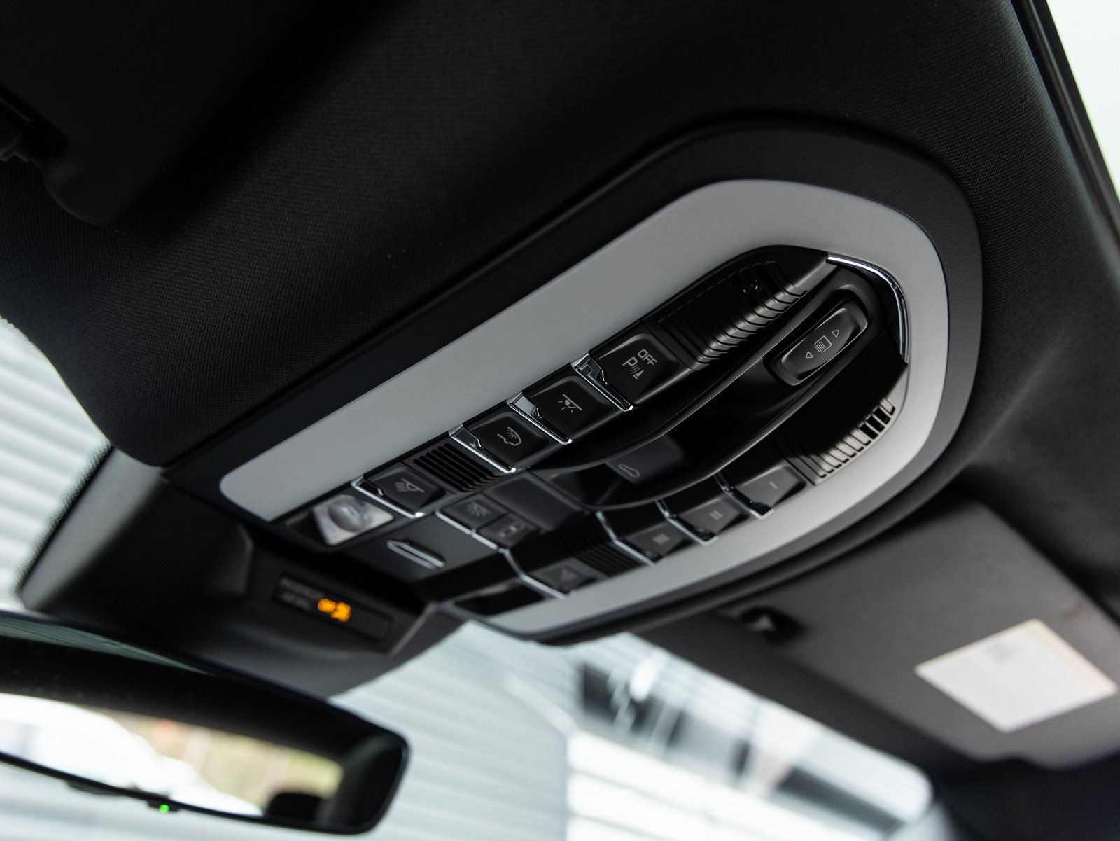 Certified 2026 Porsche Macan AWD/4WD image 19