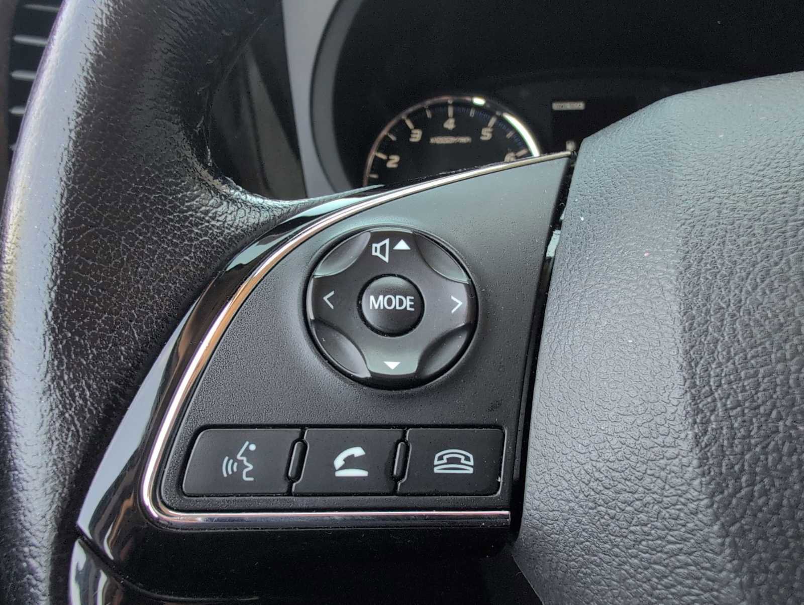 Used 2016 Mitsubishi Outlander SEL AWD/4WD image 23