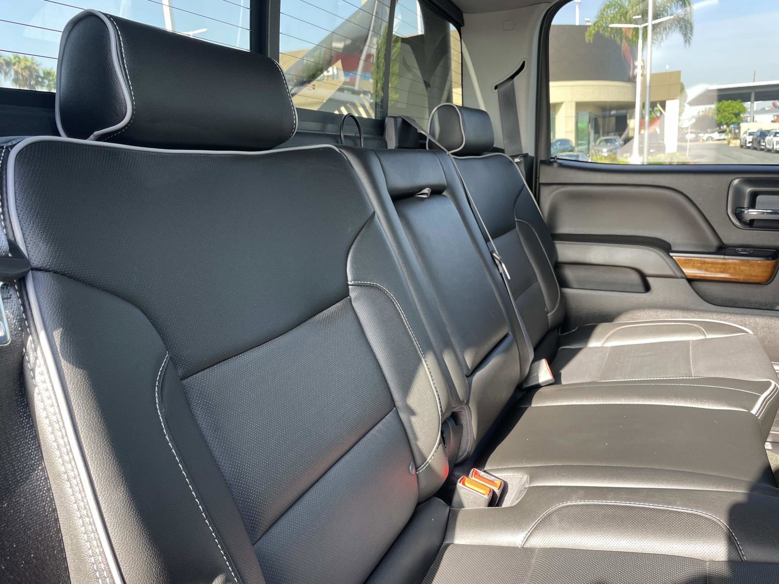 Used 2018 Chevrolet Silverado 2500 High Country w/ Duramax Plus Package image 28