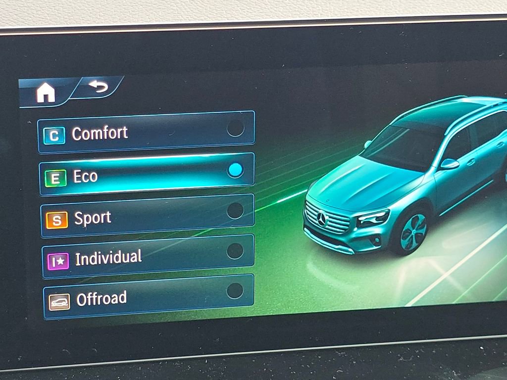 Used 2026 Mercedes-Benz GLB 250 4MATIC image 34