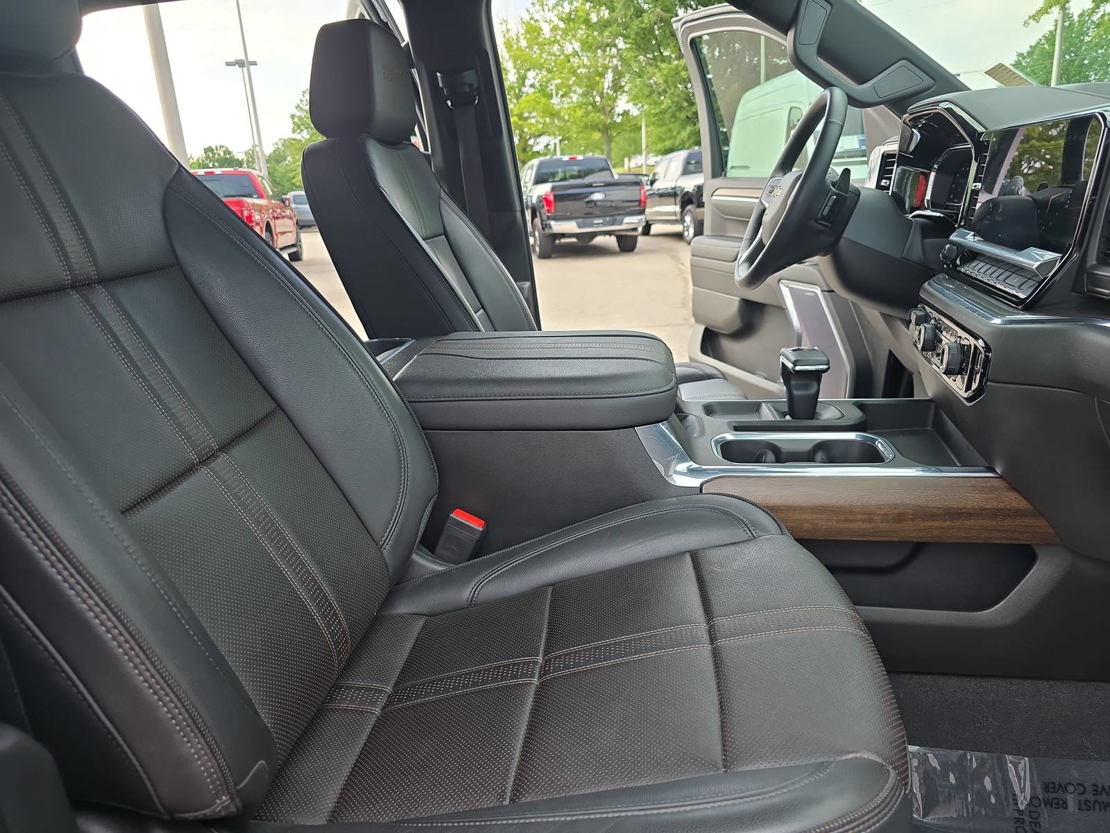 Used 2023 Chevrolet Silverado 1500 High Country w/ High Country Premium Package AWD/4WD image 10