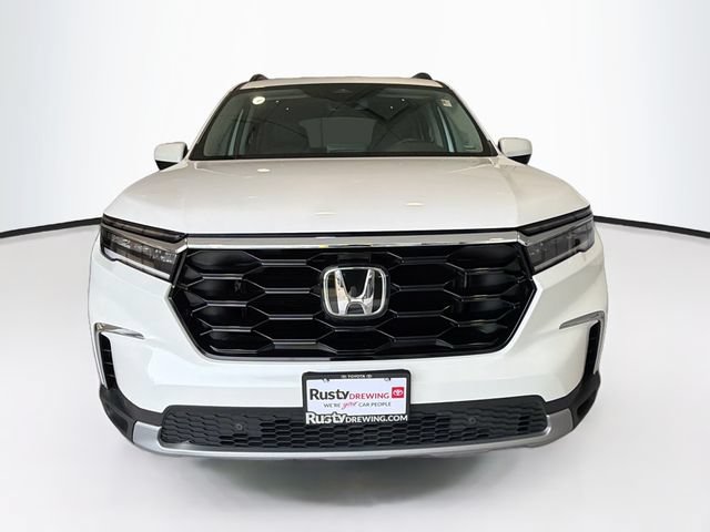 Used 2025 Honda Pilot Touring image 2