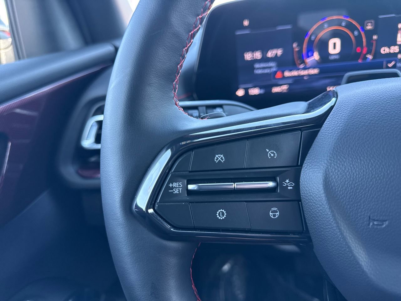 Used 2025 Chevrolet Traverse RS image 29