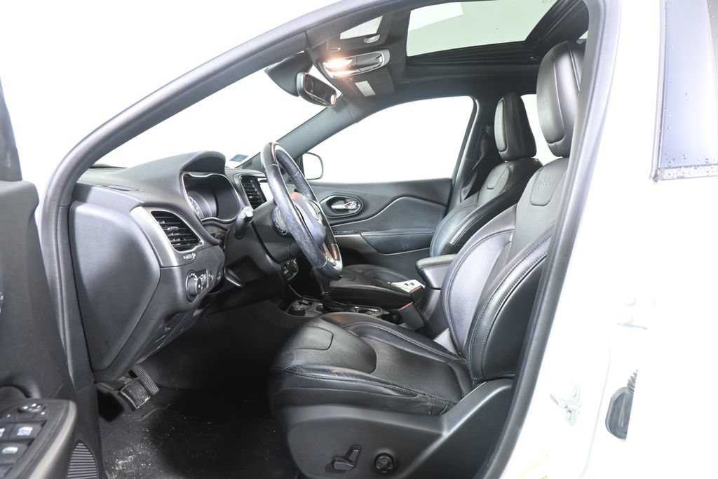 Used 2020 Jeep Cherokee High Altitude AWD/4WD image 3