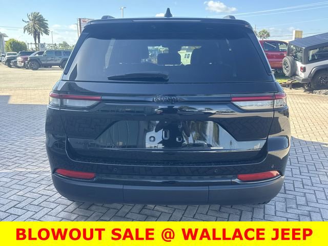 Used 2024 Jeep Grand Cherokee Altitude image 7