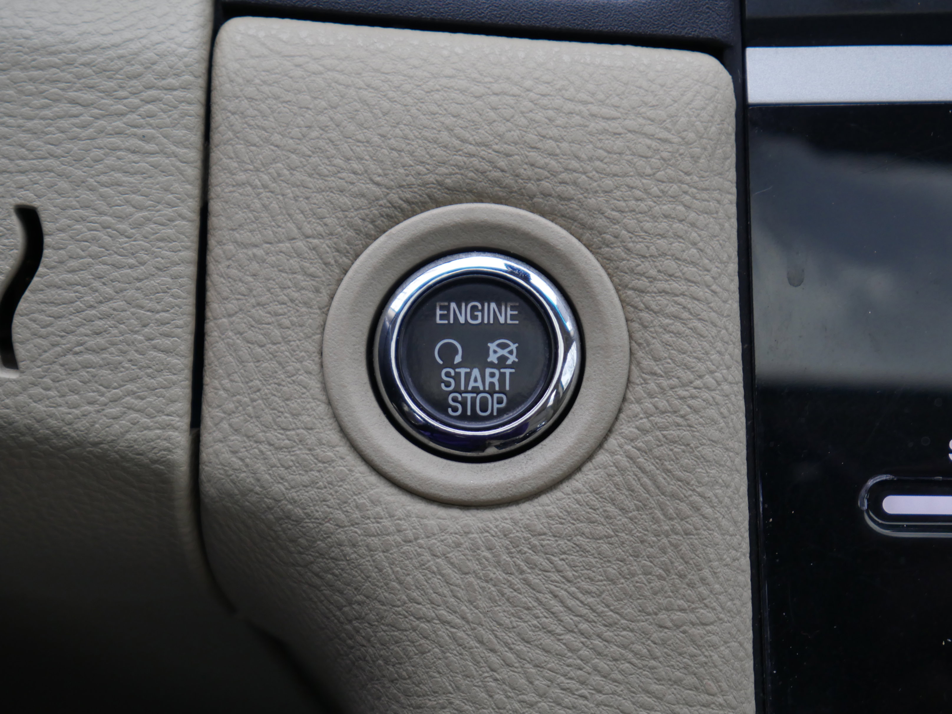 Used 2017 Ford Taurus Limited image 10