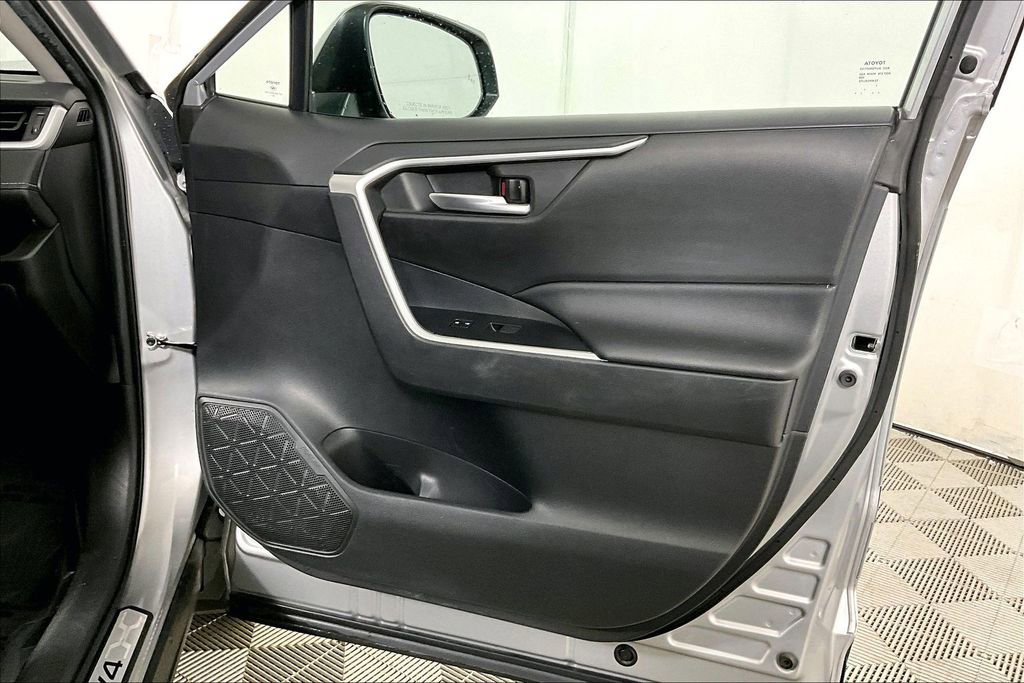 Used 2021 Toyota RAV4 XLE image 24