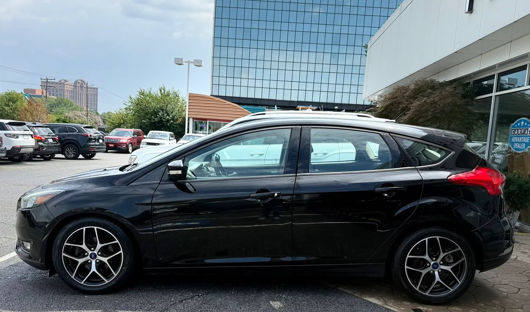 Used 2017 Ford Focus SEL FWD image 4