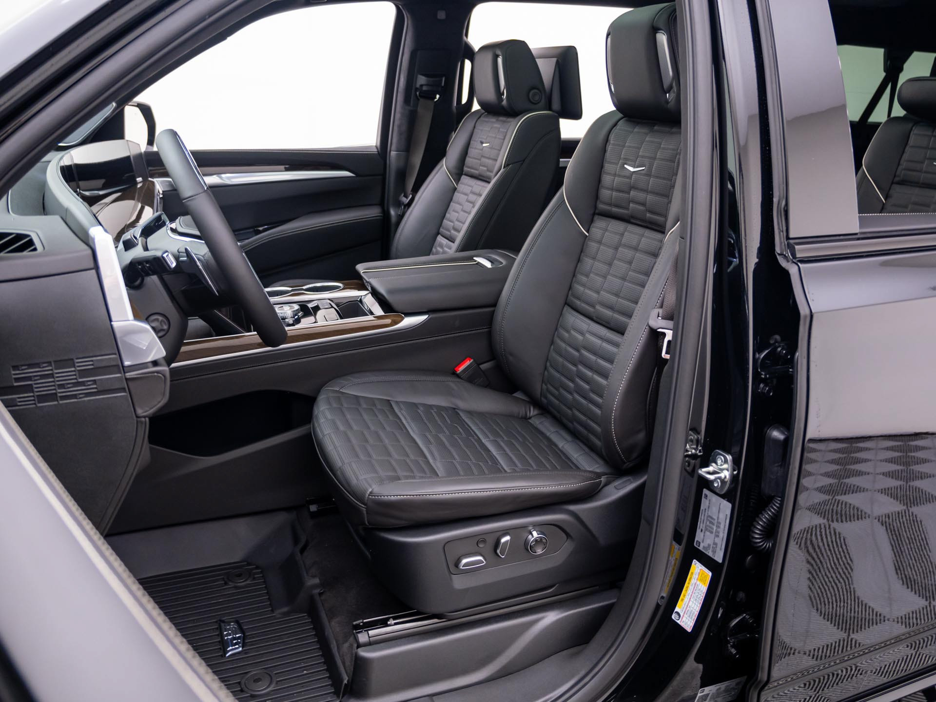 New 2026 Cadillac Escalade ESV Platinum Sport w/ LPO, ONYX Package AWD/4WD image 16