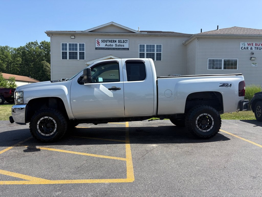 Used 2010 Chevrolet Silverado 2500 W/T w/ Snow Plow Prep Package AWD/4WD image 1