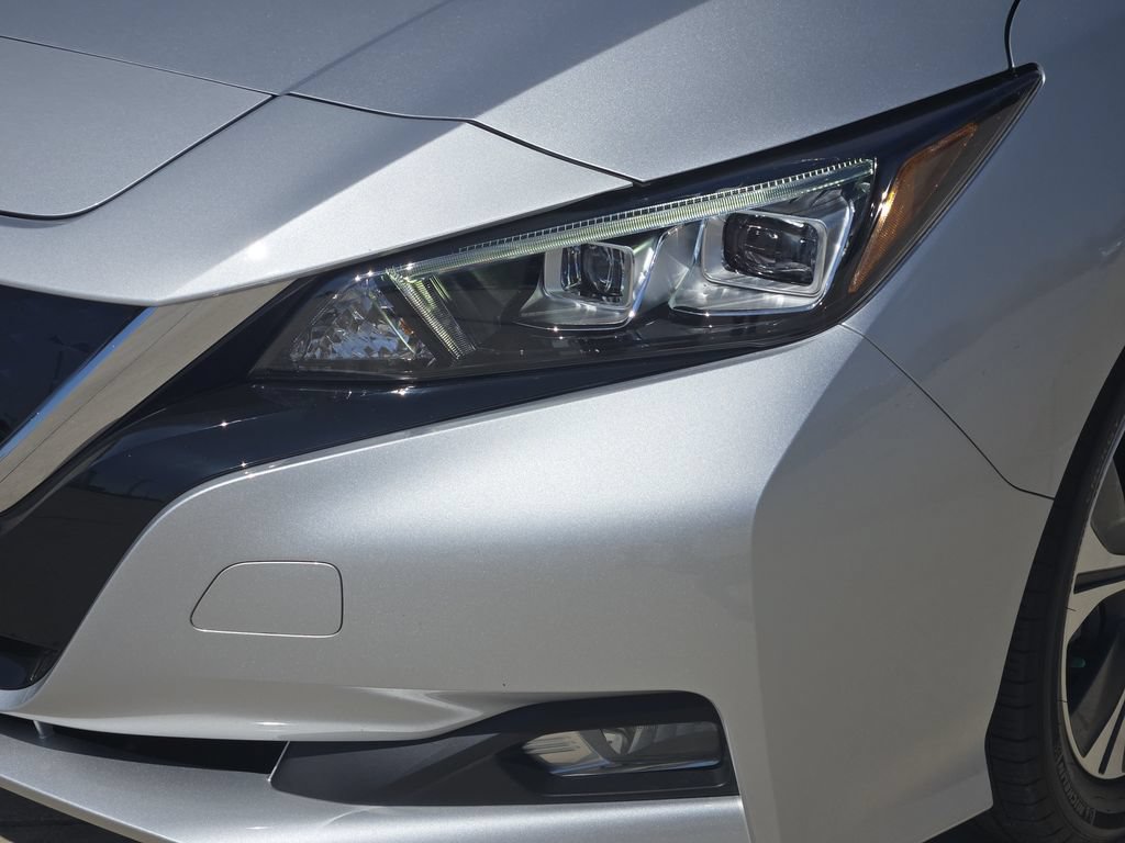 Used 2022 Nissan Leaf SV w/ SV Technology Package FWD image 12