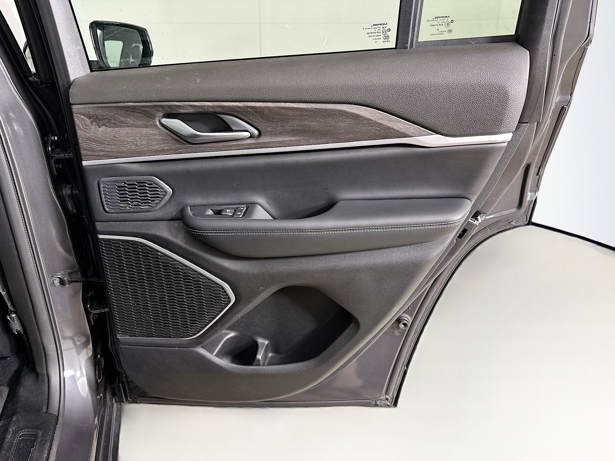 Used 2023 Jeep Grand Cherokee 4WD 4xe image 32