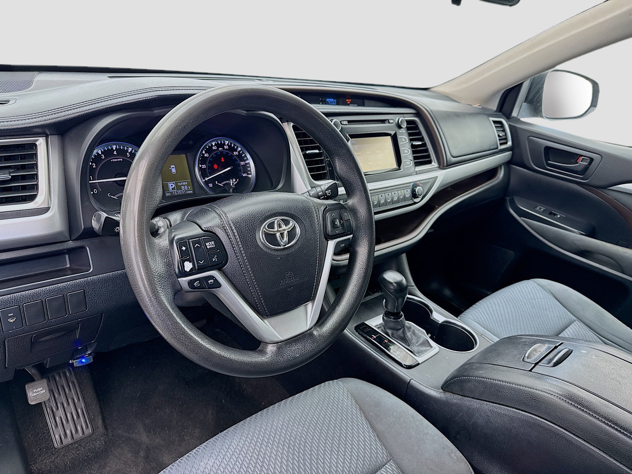 Used 2015 Toyota Highlander LE image 7