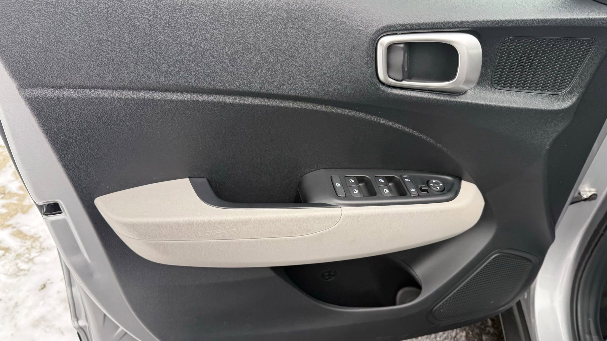 Used 2025 Hyundai Venue SEL image 22