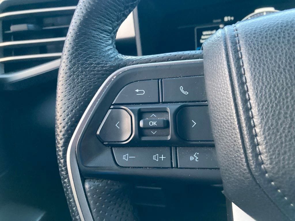 Used 2025 Toyota Tundra Limited AWD/4WD image 14