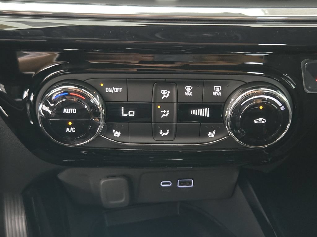 New 2026 Chevrolet Trax RS w/ Sunroof Package FWD image 20