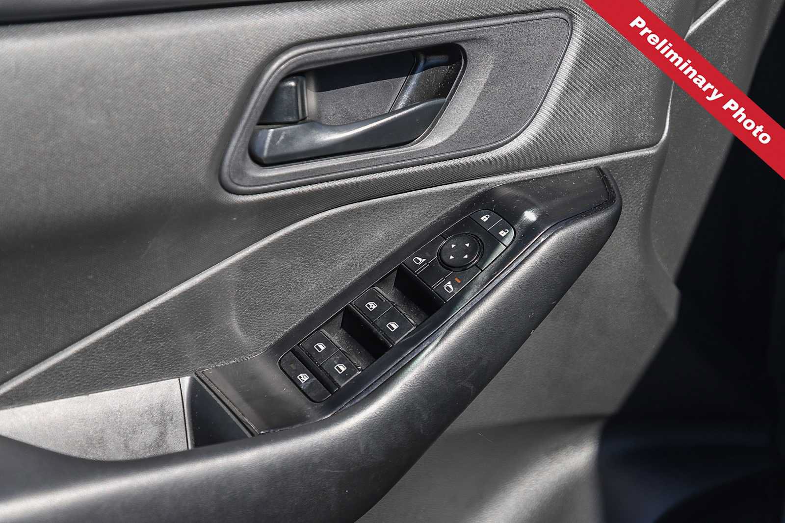 Used 2025 Nissan Rogue S FWD image 15