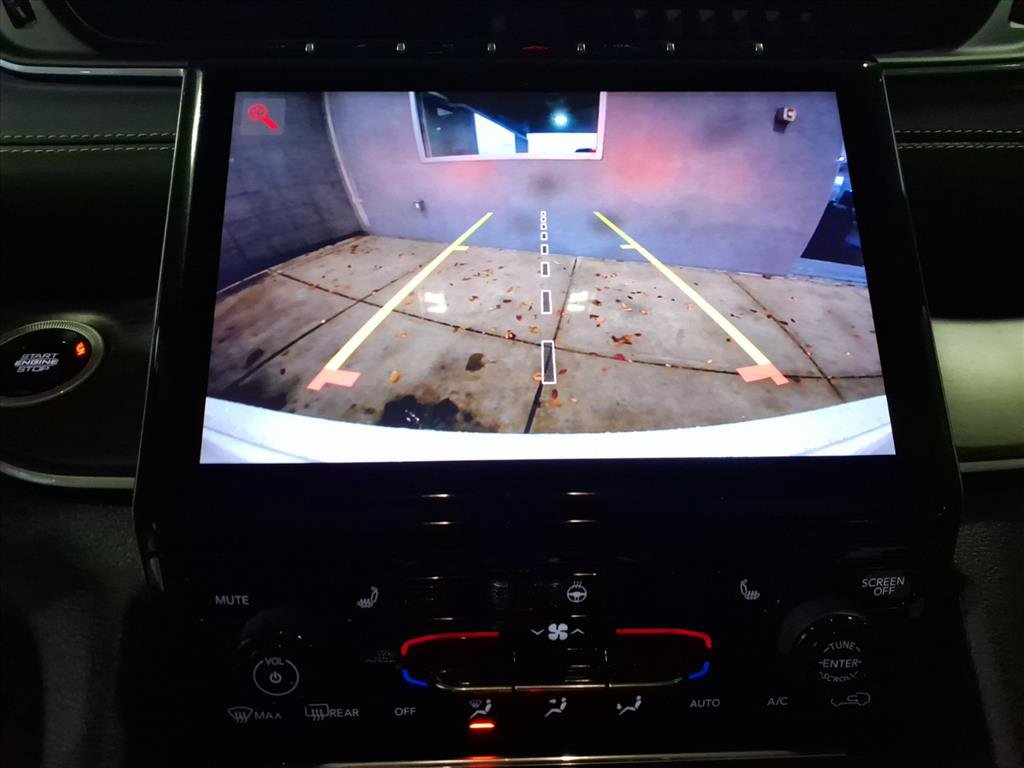 Used 2025 Jeep Grand Cherokee Limited w/ Black Appearance Package image 18