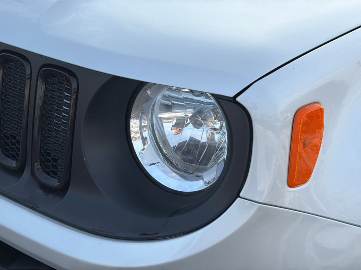 Used 2018 Jeep Renegade Altitude AWD/4WD image 19
