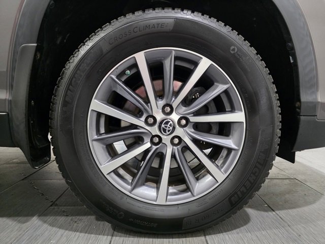 Used 2019 Toyota Highlander XLE image 26