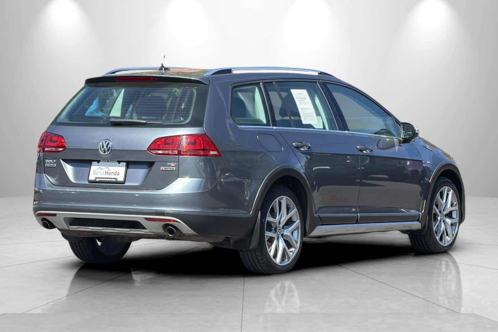 Used 2017 Volkswagen Golf Alltrack SEL AWD/4WD image 2