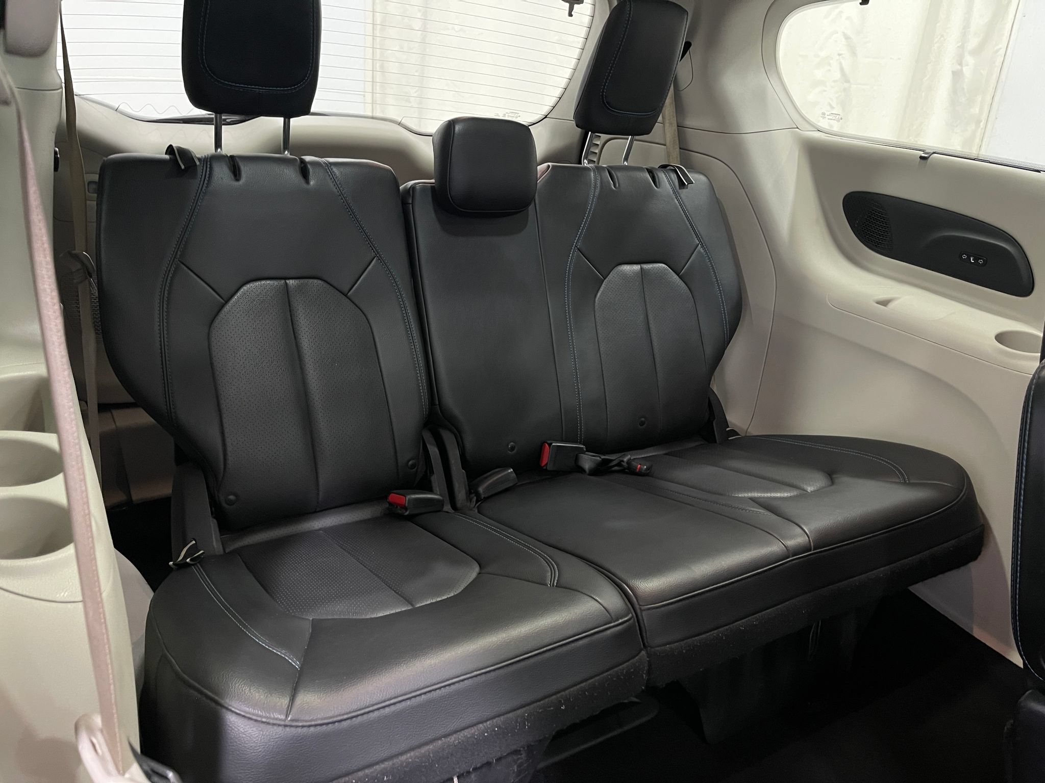 Used 2019 Chrysler Pacifica Limited FWD image 29