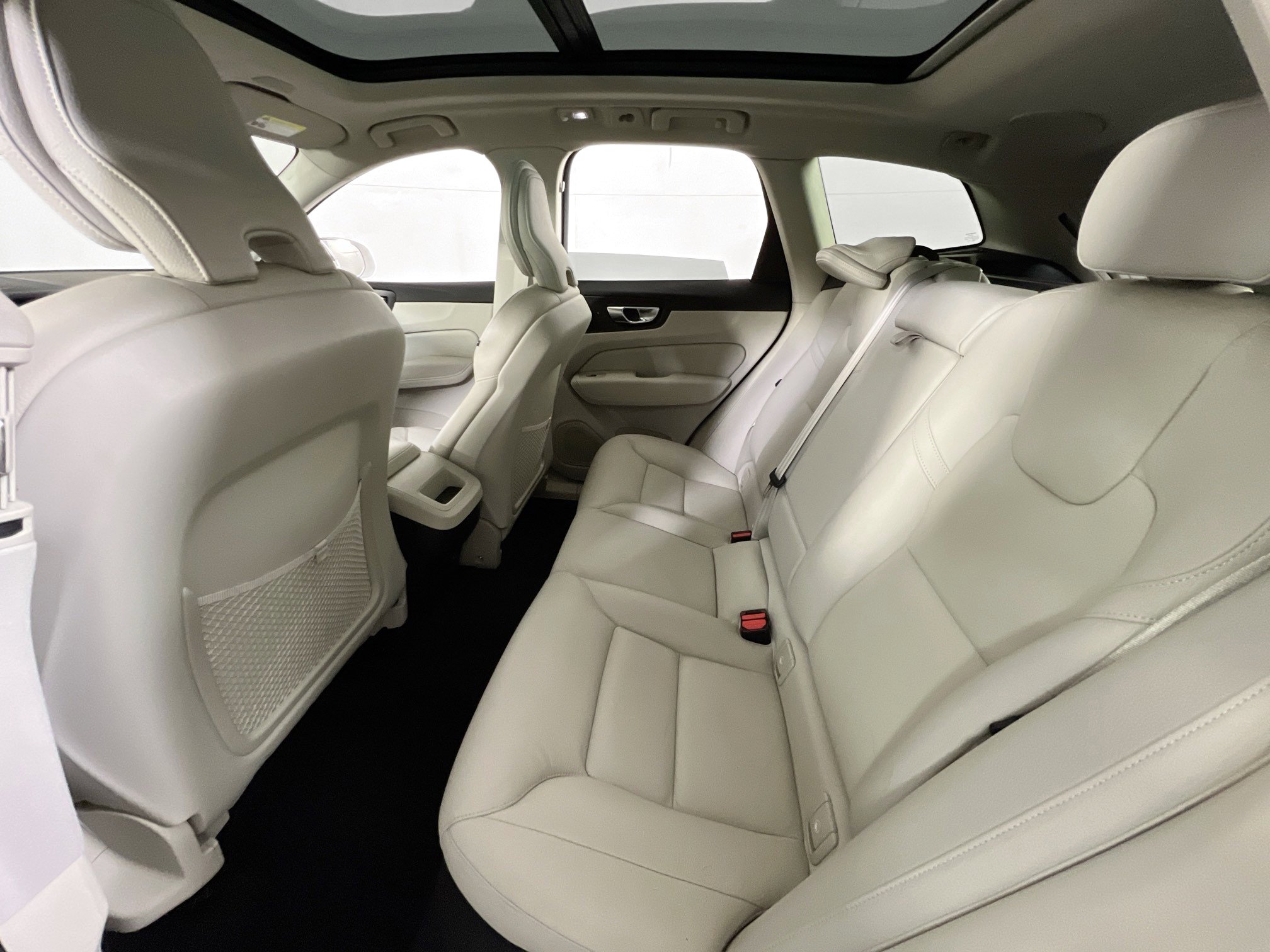 Used 2022 Volvo XC60 B5 Momentum w/ Advanced Package image 24