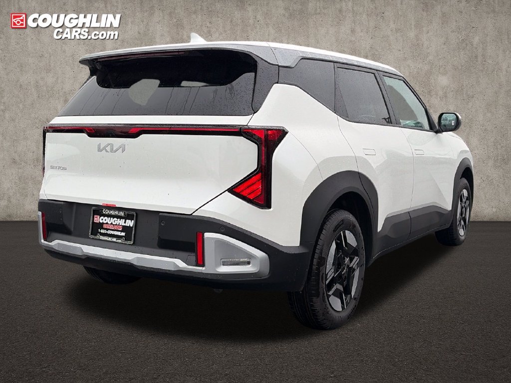 New 2027 Kia Seltos LX FWD image 8