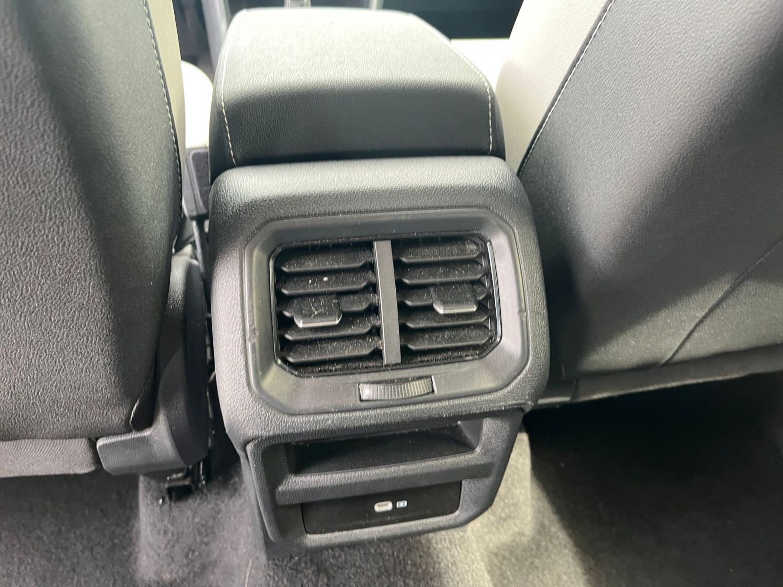 Used 2025 Volkswagen Taos SE image 23