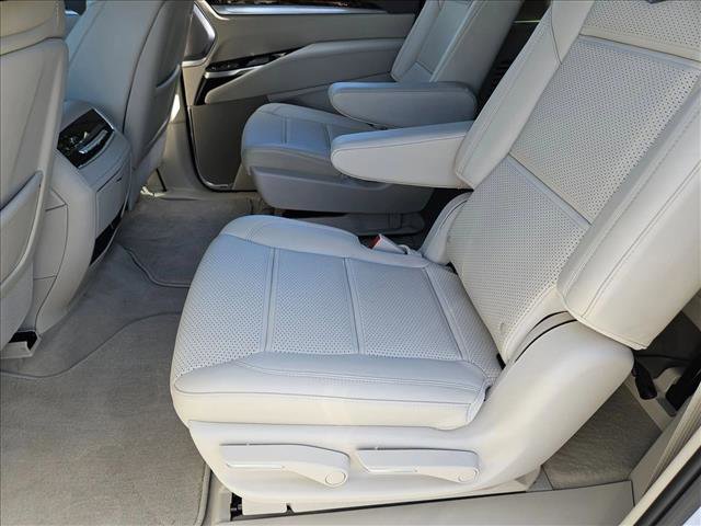 Used 2026 Cadillac Escalade ESV Platinum Sport w/ LPO, ONYX Package AWD/4WD image 17