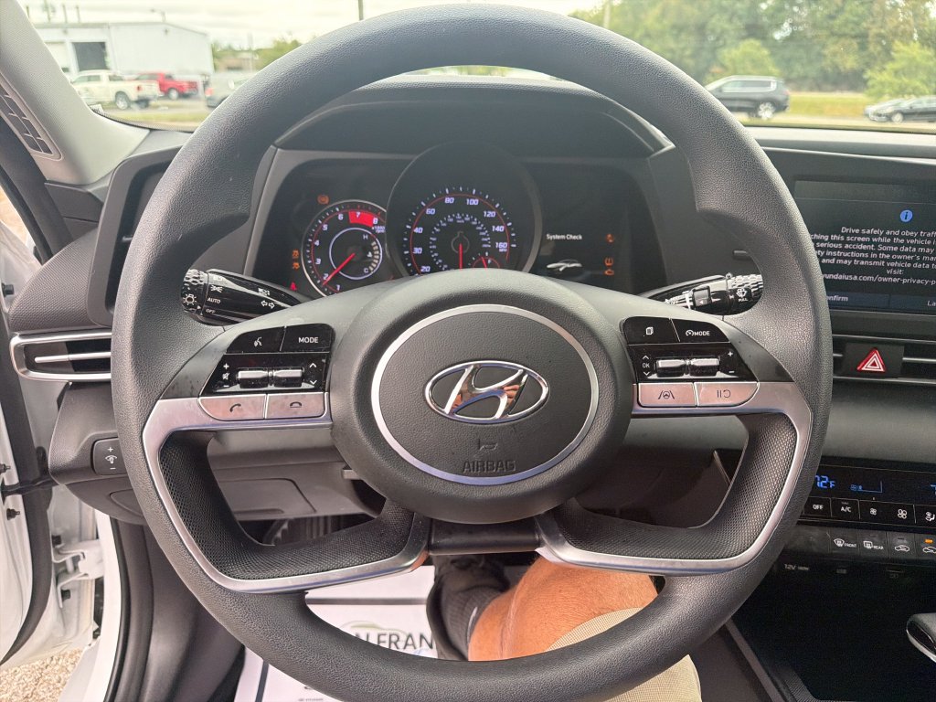 Used 2022 Hyundai Elantra SEL FWD image 17