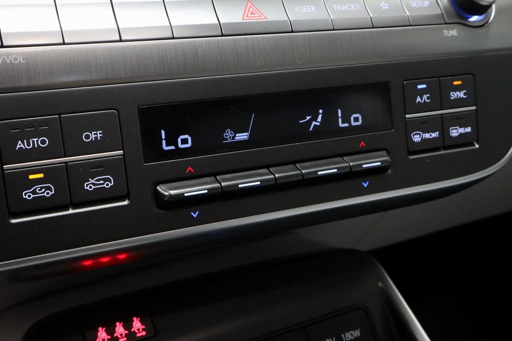 Used 2024 Hyundai Kona Limited AWD/4WD image 35