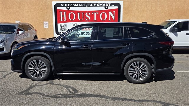 Used 2021 Toyota Highlander Platinum image 1