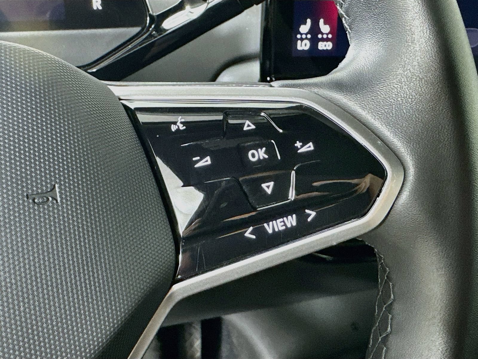 Certified 2023 Volkswagen ID.4 Pro AWD/4WD image 19